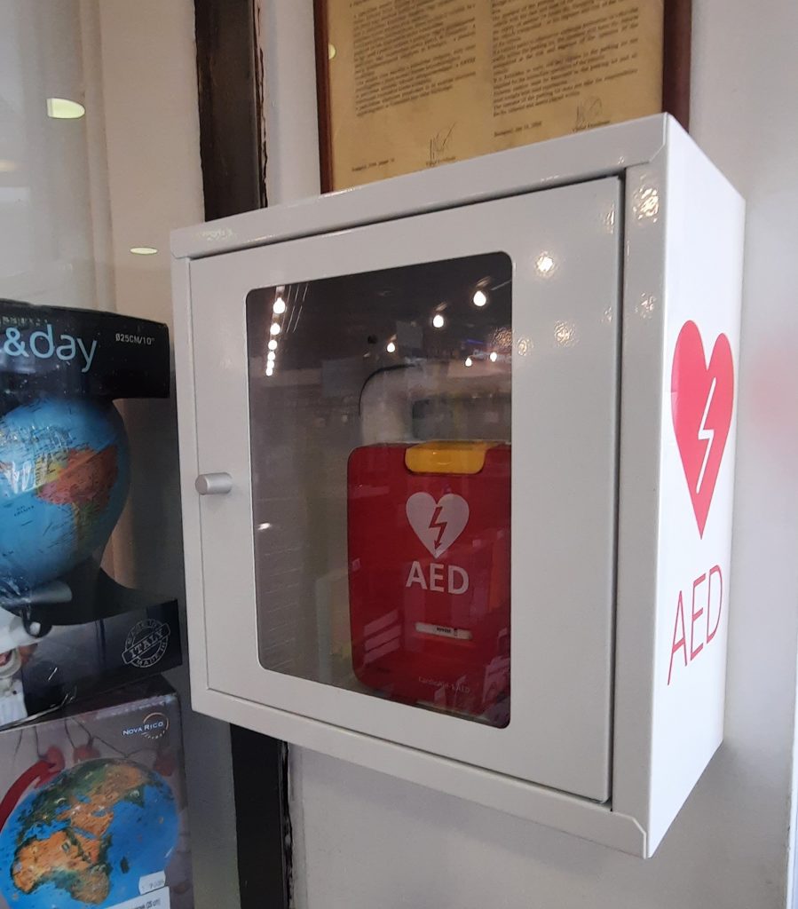CardioAid-1 AED a Csillag Center bejáratánál